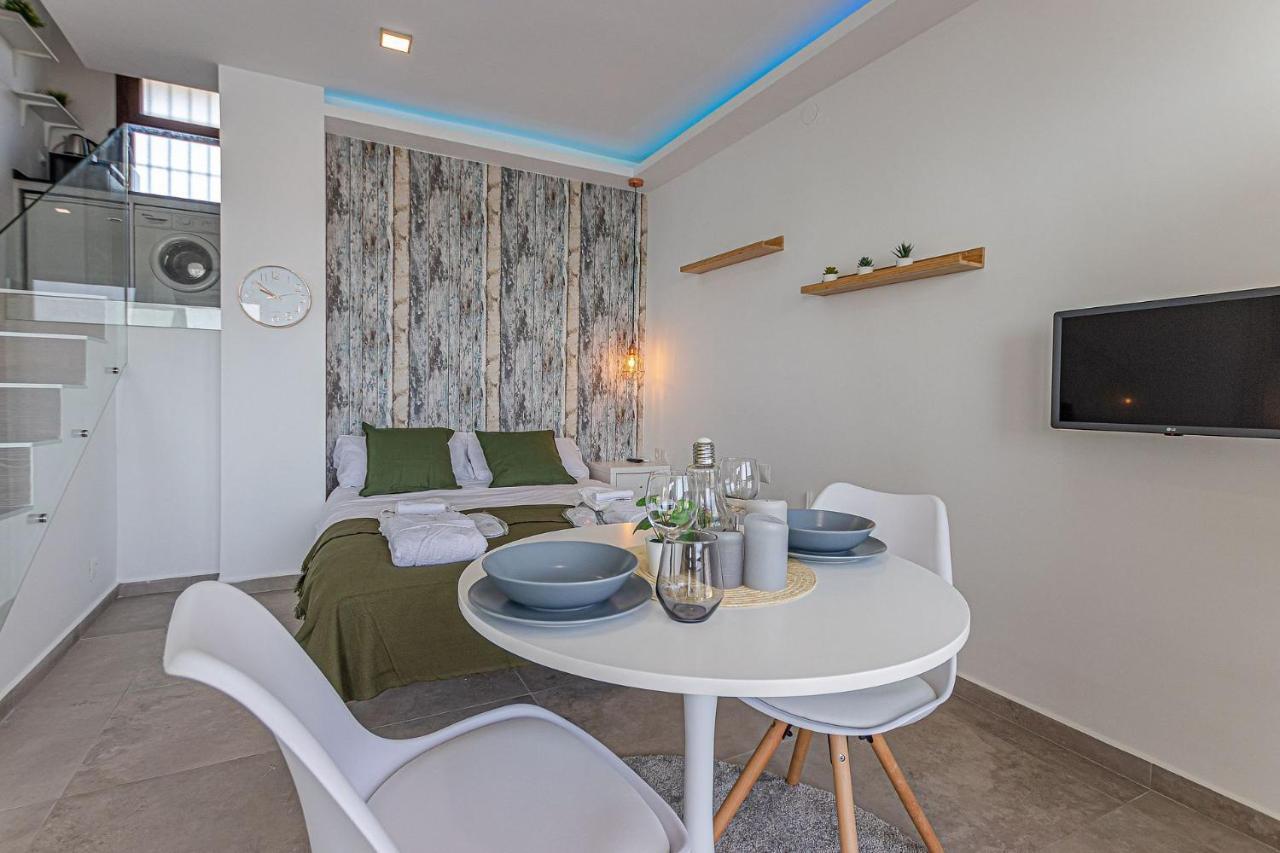 בנאלמדנה Beachfront With Spectacular Views And Swimming Pool מראה חיצוני תמונה